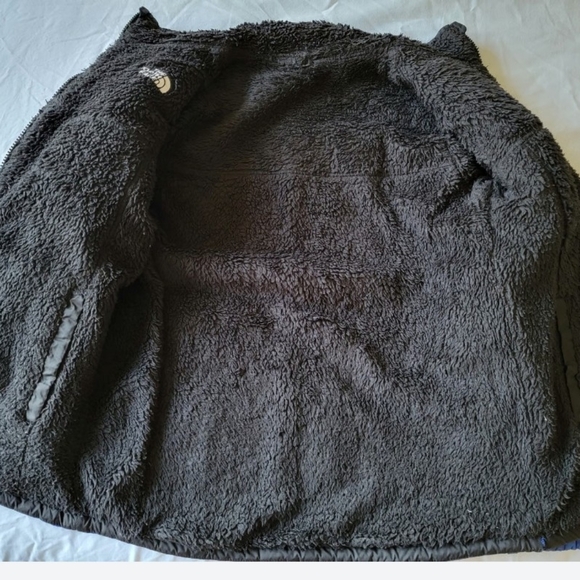 The North Face Kids Puffer Jacket in Blue and Black Reversible - Picture 5 of 5